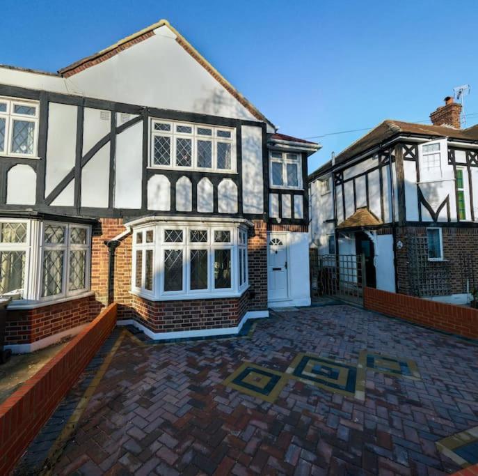 Homely & Peaceful Living Space Morden  Экстерьер фото