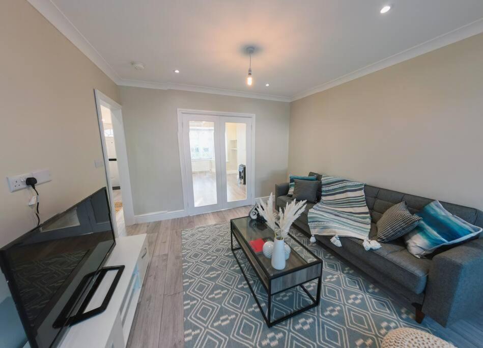 Homely & Peaceful Living Space Morden  Экстерьер фото