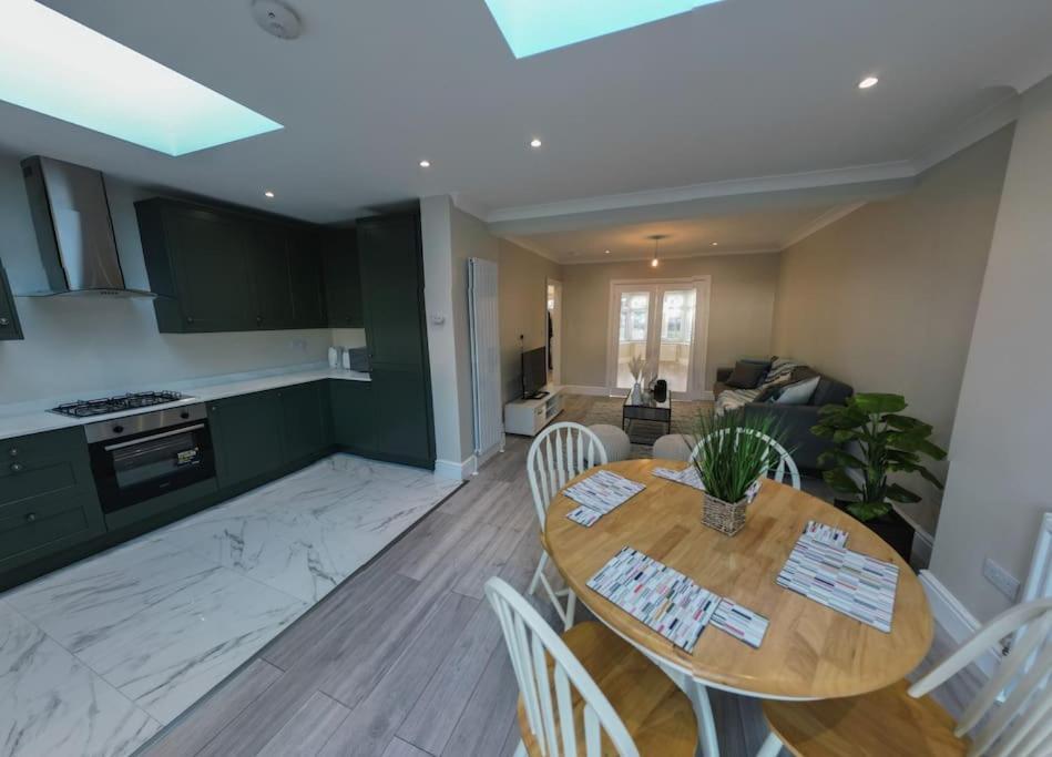 Homely & Peaceful Living Space Morden  Экстерьер фото